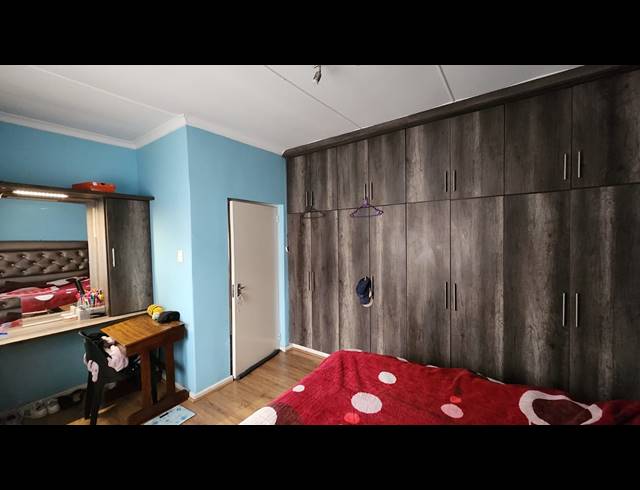 5 BEDROOM FREESTANDING FOR SALE IN ALLANDALE
